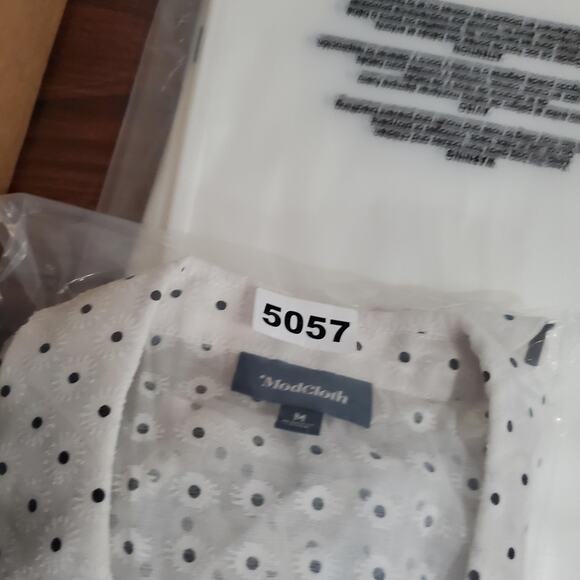 ModCloth Shirt Womens Medium White Black Polka Dot Button Sheer Tie Front Blouse - Picture 9 of 9